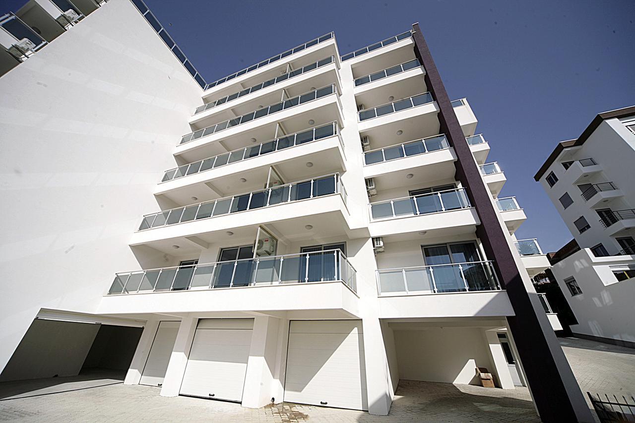 Sea Star Apartment Dobra Voda Exterior photo