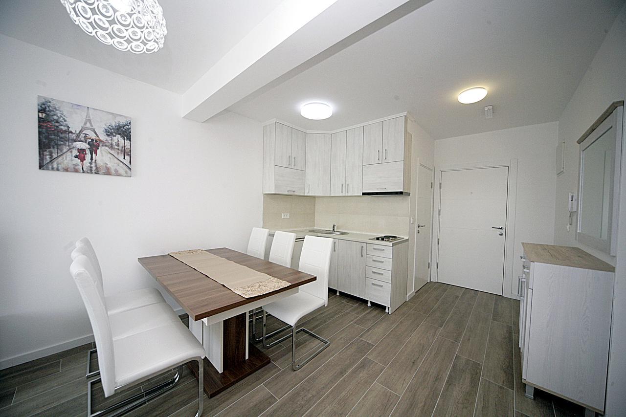 Sea Star Apartment Dobra Voda Exterior photo