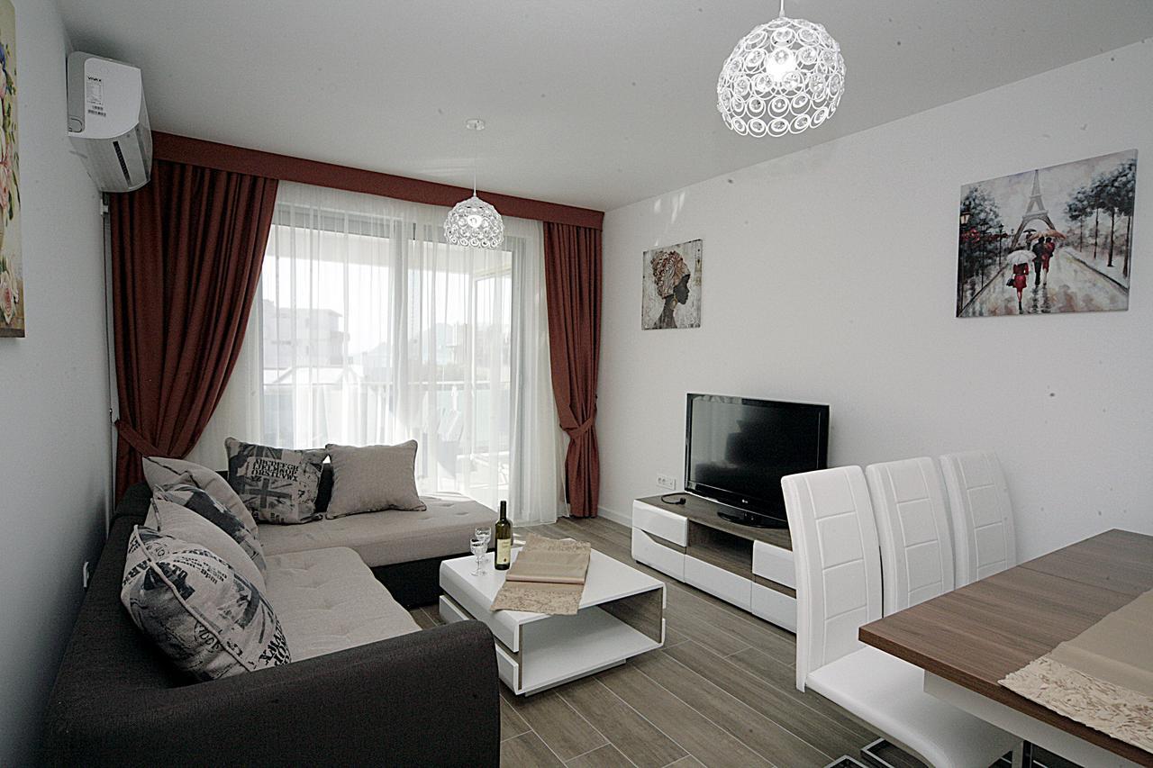 Sea Star Apartment Dobra Voda Exterior photo