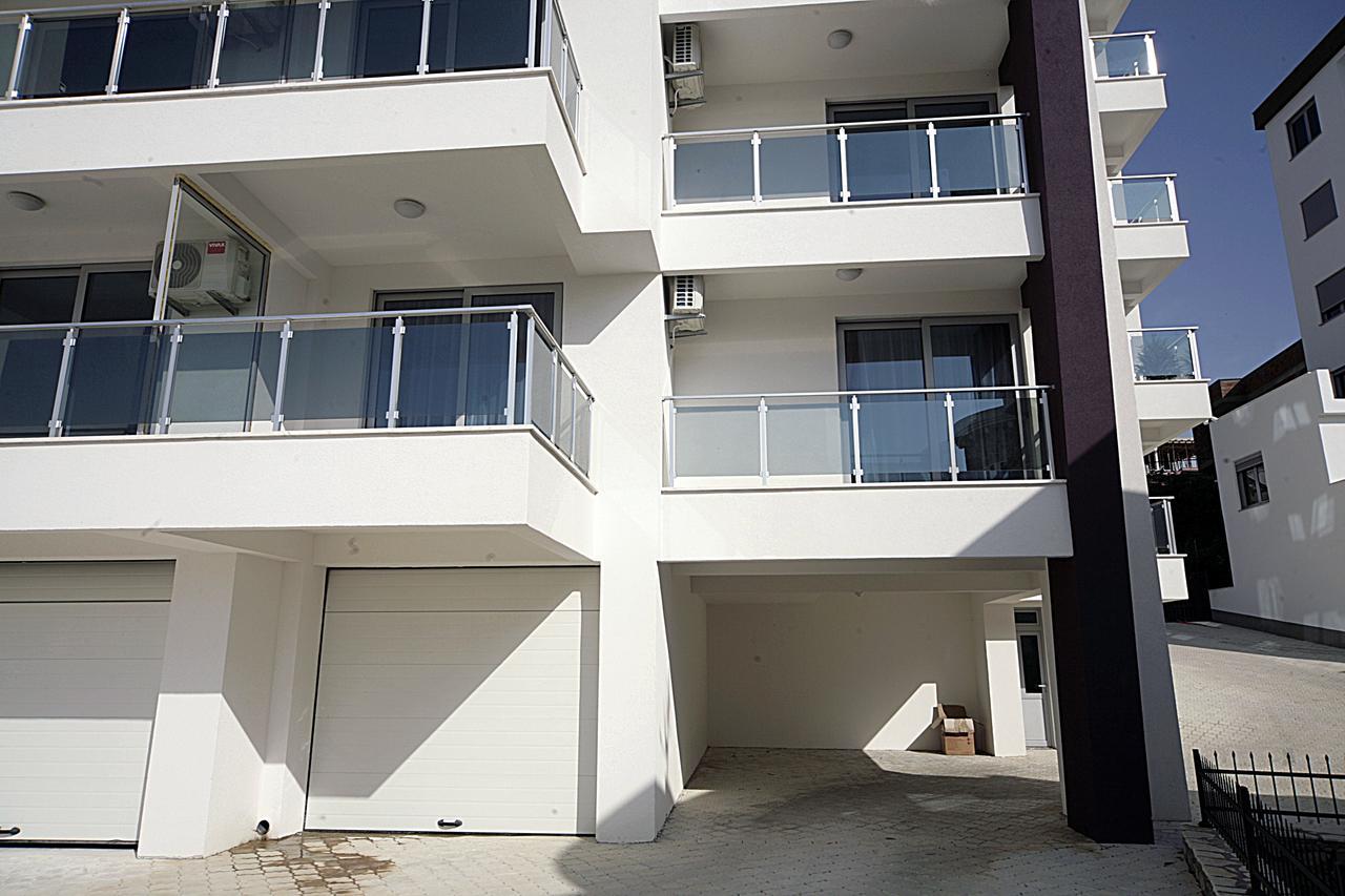 Sea Star Apartment Dobra Voda Exterior photo