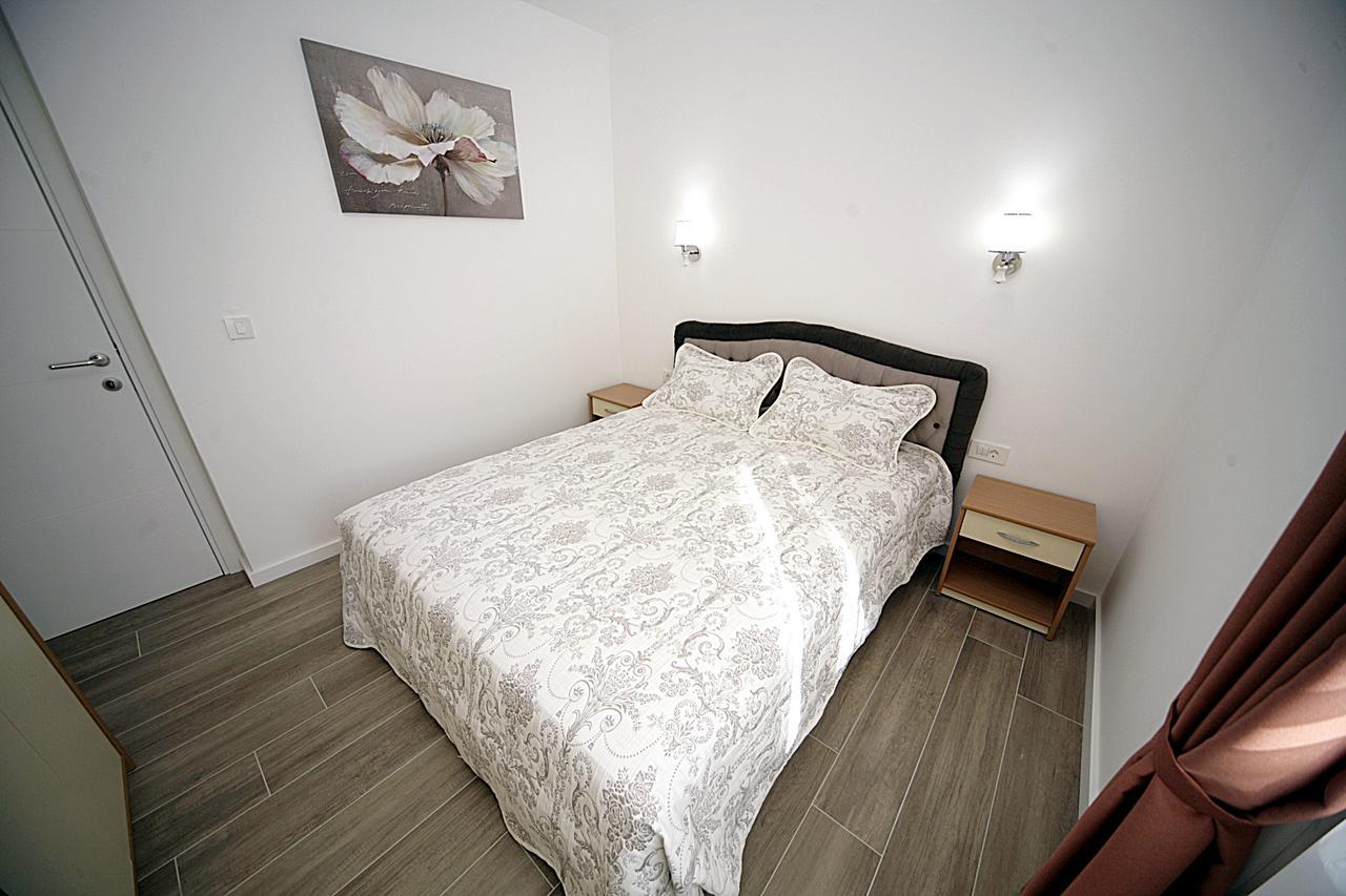 Sea Star Apartment Dobra Voda Exterior photo