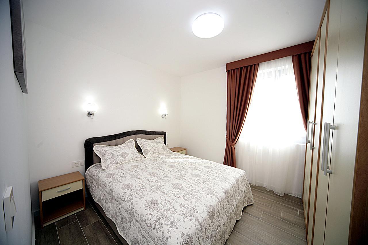 Sea Star Apartment Dobra Voda Exterior photo