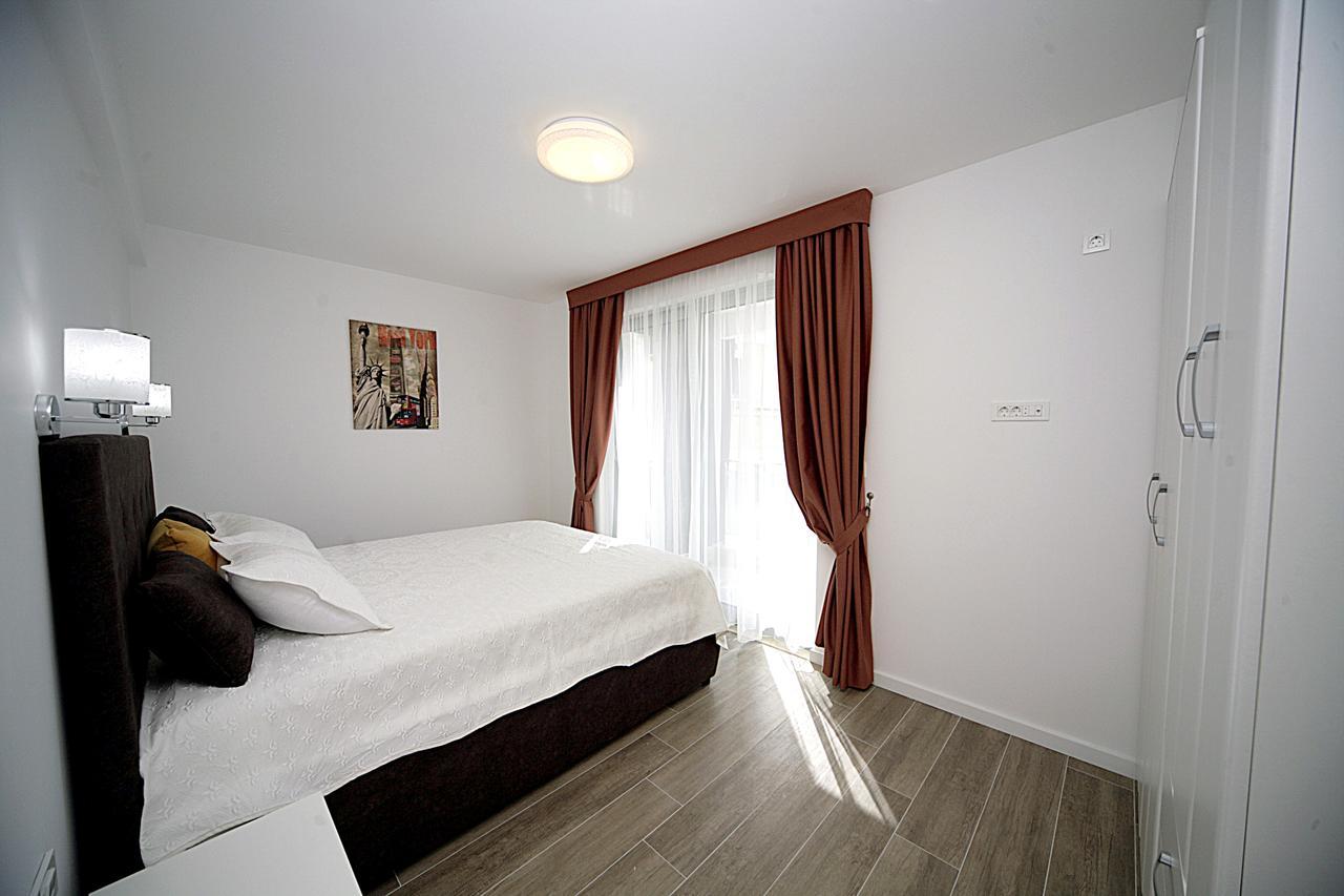 Sea Star Apartment Dobra Voda Exterior photo