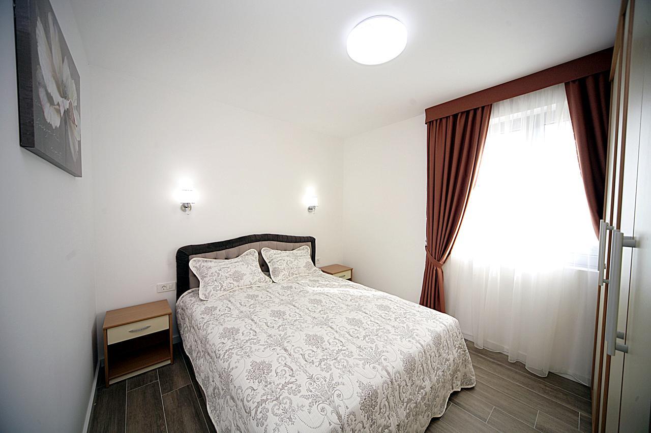 Sea Star Apartment Dobra Voda Exterior photo