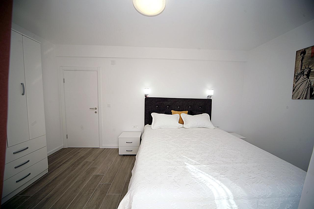 Sea Star Apartment Dobra Voda Exterior photo